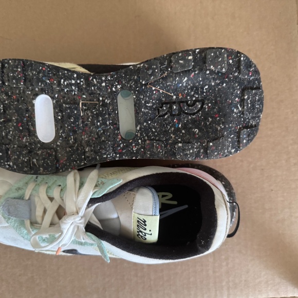 Nike AirMax Preday, size 11 - Picture 3 of 5